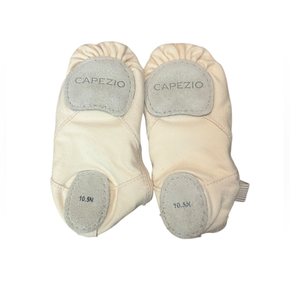 Little girls light pink bodysuit 6/6X & Capezio new cream ballet shoes 10.5N - Picture 3 of 4